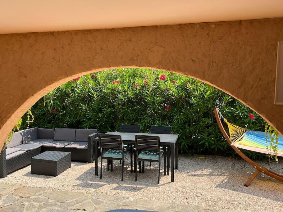 Bas De Villa 70M2 Independant Avec Espace Jacuzzi Prive Le Lavandou Exterior photo